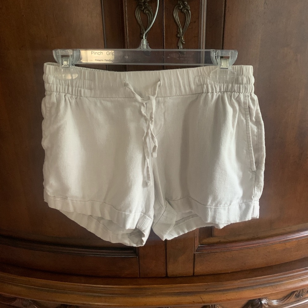 Old Navy linen blend shorts cream and a black pair of